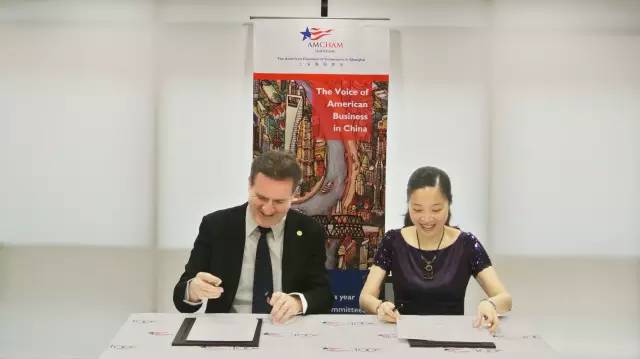 東方龍商務(wù)與美國(guó)商會(huì)正式簽訂戰(zhàn)略合作協(xié)議，深度展開(kāi)全方位合作