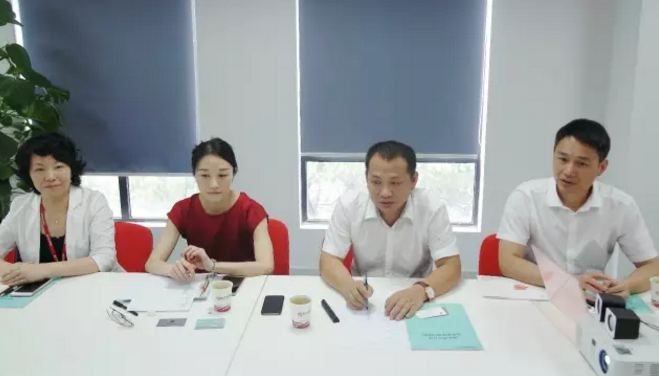 舉行航空產(chǎn)業(yè)全國布點(diǎn)投資選址項(xiàng)目的政府對接會，參會政府邀請項(xiàng)目方實(shí)地考察推進(jìn)合作