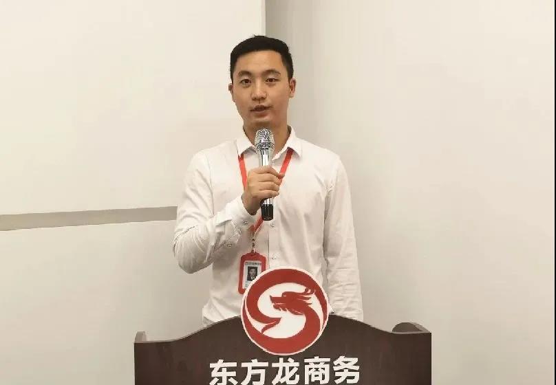 東方龍商務(wù)集團(tuán)舉行年中工作會(huì)議及干部述職報(bào)告，正式啟動(dòng)“夏季攻堅(jiān)”服務(wù)競(jìng)賽！