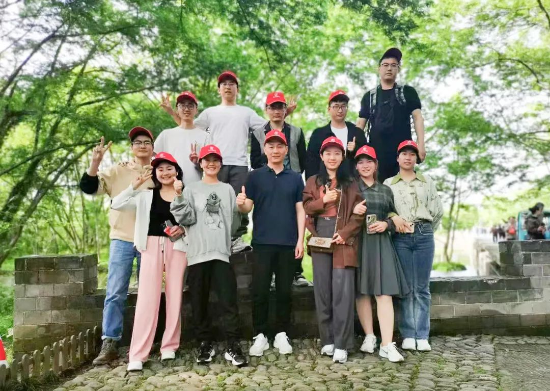 東方龍商務(wù)與春天有個約會！集團100余人赴安徽黃山“團建”，太嗨了！“奔跑二季度”——我們準備好了！