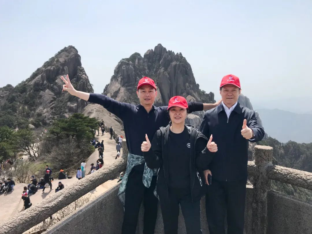 東方龍商務(wù)與春天有個約會！集團100余人赴安徽黃山“團建”，太嗨了！“奔跑二季度”——我們準備好了！