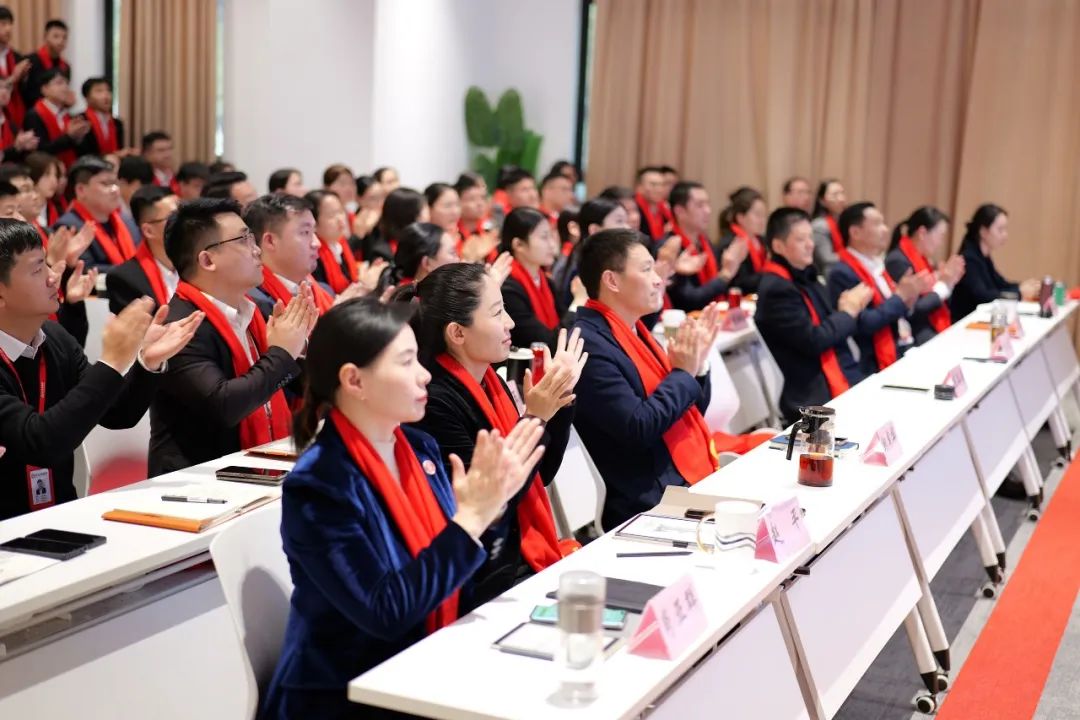 龍行龘龘，開拓新程！東方龍商務(wù)集團舉行成立10周年暨2023年度總結(jié)表彰大會