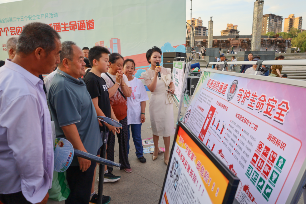 榆林高新區開展2024年“安全生產月”安全宣傳咨詢日活動