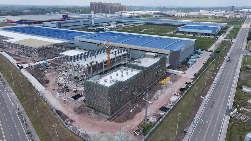項目資訊 總投資20億，達產產值30億！上市控股新能源電池生產擴建投資選址項目在四川內江經開區如火如荼建設中，今年8月，一期產線將實現量產！